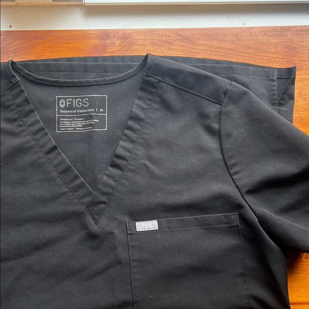 Figs Black Catarina V-Neck Scrub Top